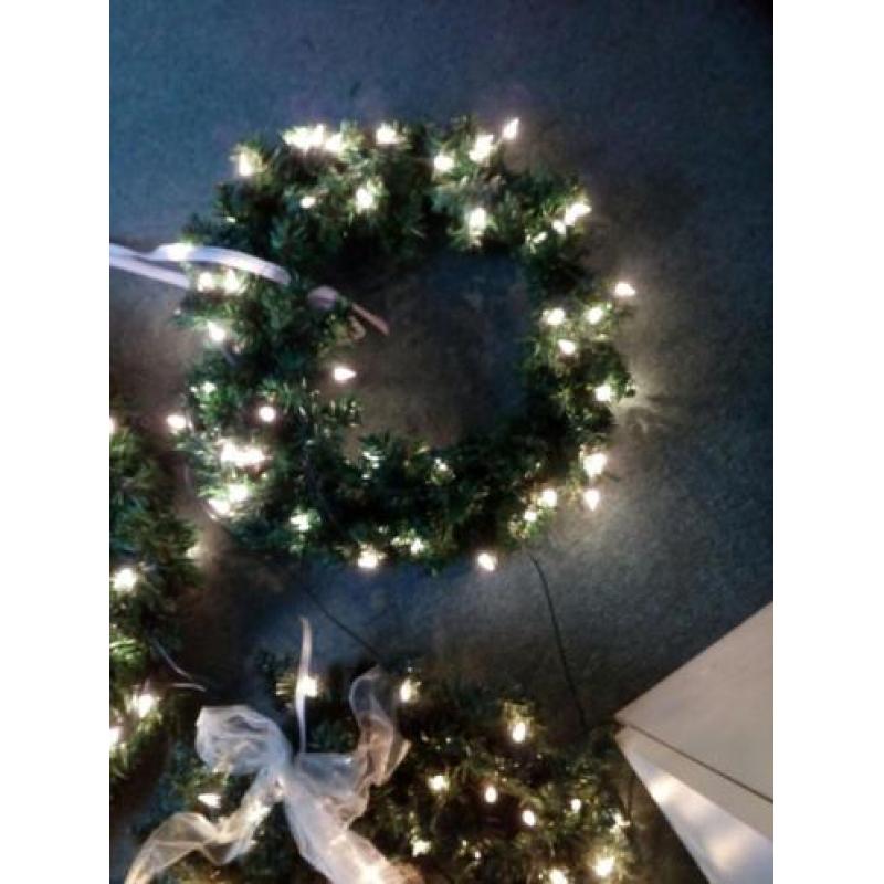 3 kerstkransen met verlichting