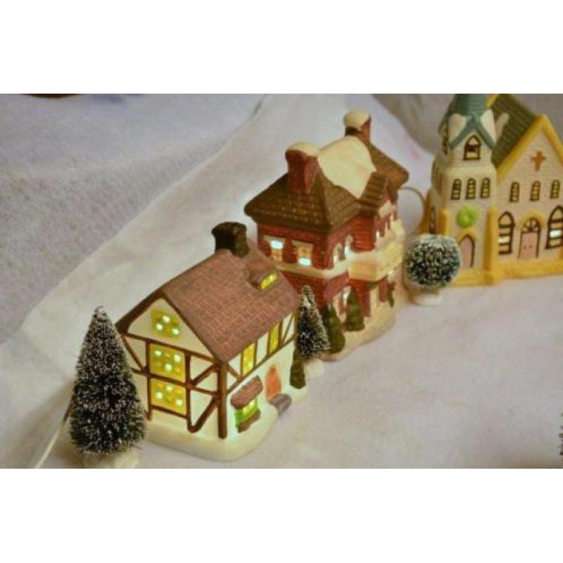 Kerstdorp 10 Huisjes met 15 Kerstboompjes