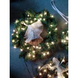3 kerstkransen met verlichting