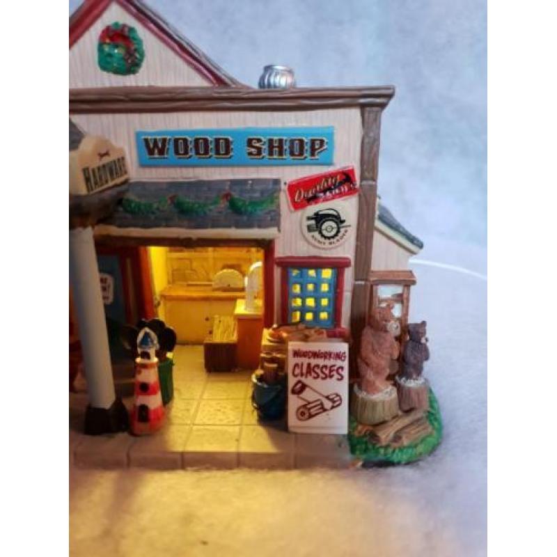 Lemax Hardware wood shop kerstdorp