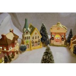 Kerstdorp 10 Huisjes met 15 Kerstboompjes
