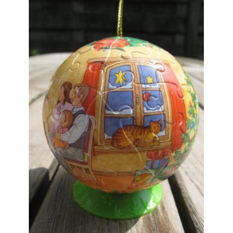Ravensburger Puzzelbal Kerst Gezin bij kerstman en openhaard