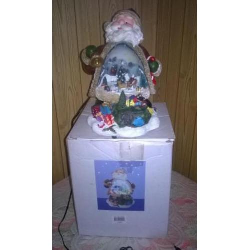 Kerstman tafereel met ronddraai + led verlichting op adaptor