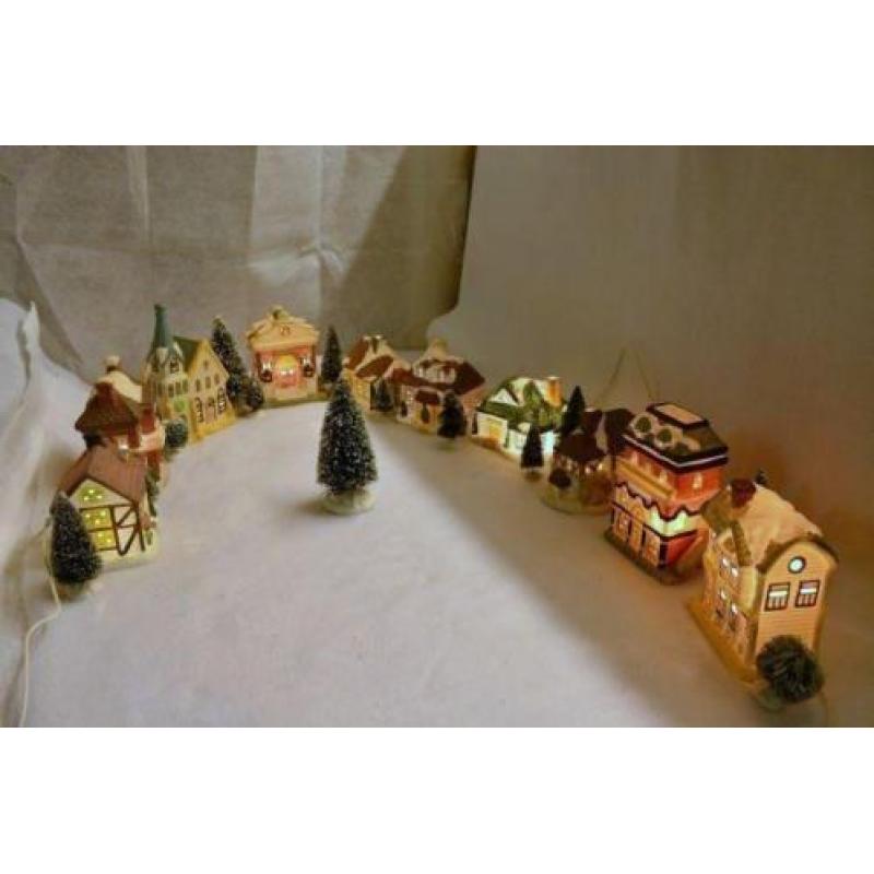 Kerstdorp 10 Huisjes met 15 Kerstboompjes