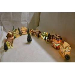 Kerstdorp 10 Huisjes met 15 Kerstboompjes