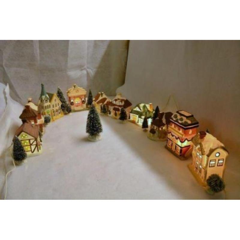 Kerstdorp 10 Huisjes met 15 Kerstboompjes