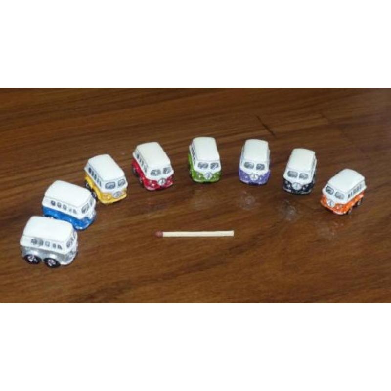 Diverse auto's en busjes. Leuk bij kerstdorp 'Lemax