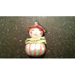 14 oude glazen kerstballen en een piek.
