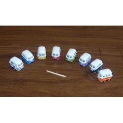 Diverse auto's en busjes. Leuk bij kerstdorp 'Lemax