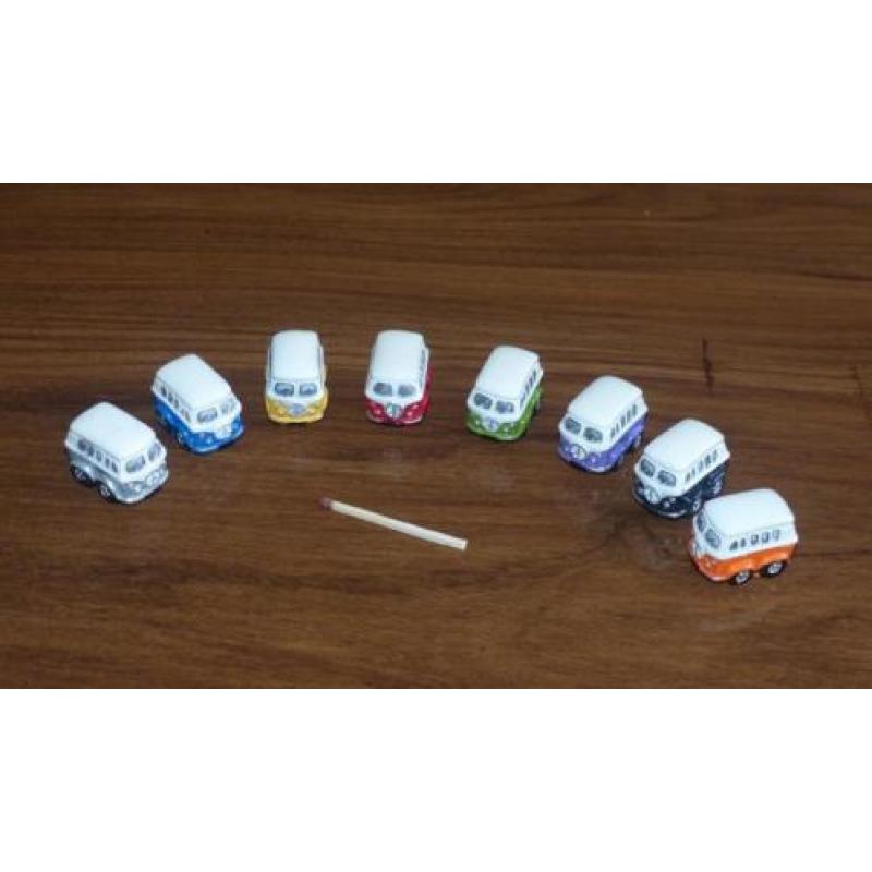 Diverse auto's en busjes. Leuk bij kerstdorp 'Lemax