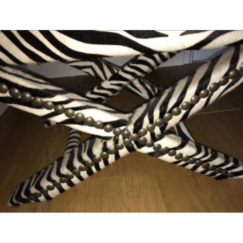 Zebra hocker
