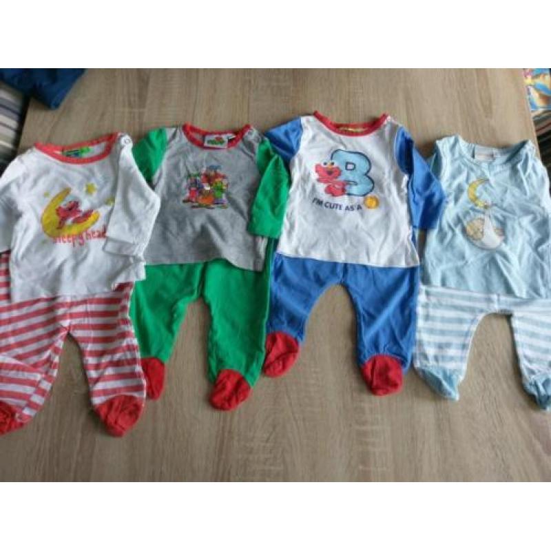 4 stuks pyjama's maat 50/56