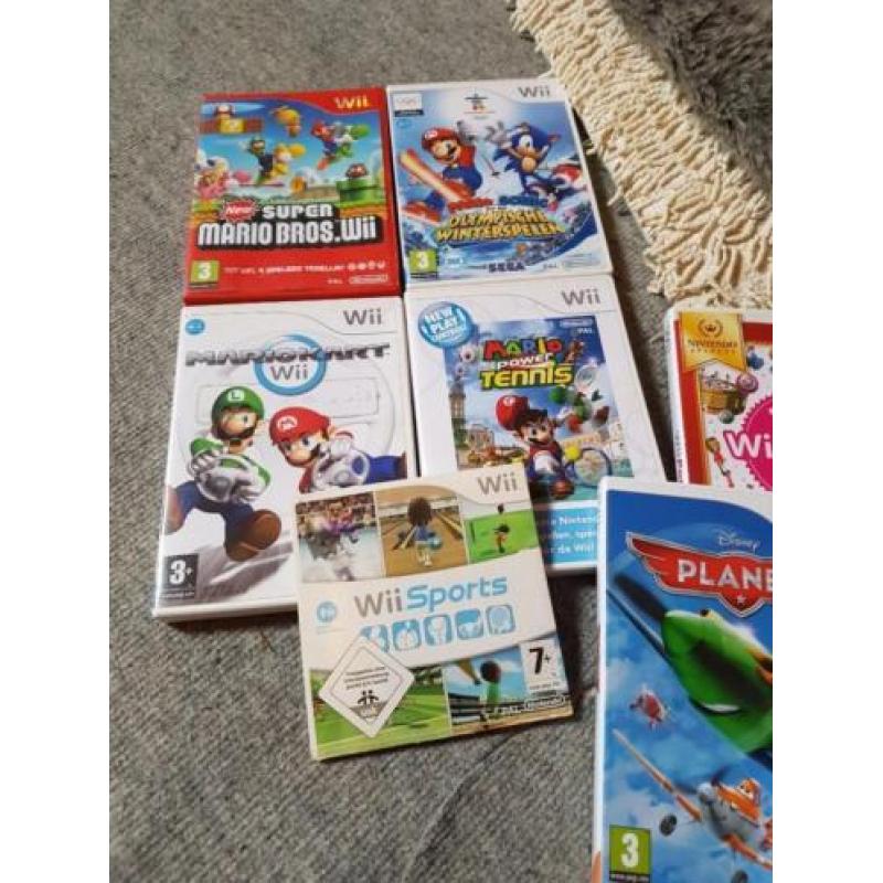 Nintendo Wii met controler stuur spellen en skylander spel!