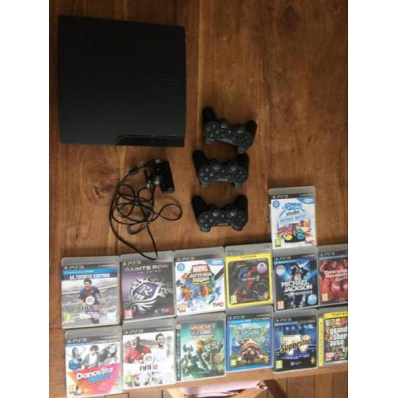 PlayStation 3 met 3 controllers en spellen