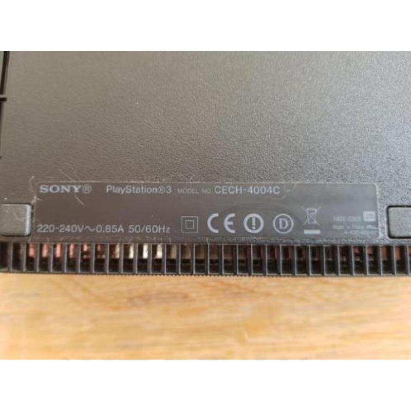 PS3 Slim 500gb + 2 controllers en spellen