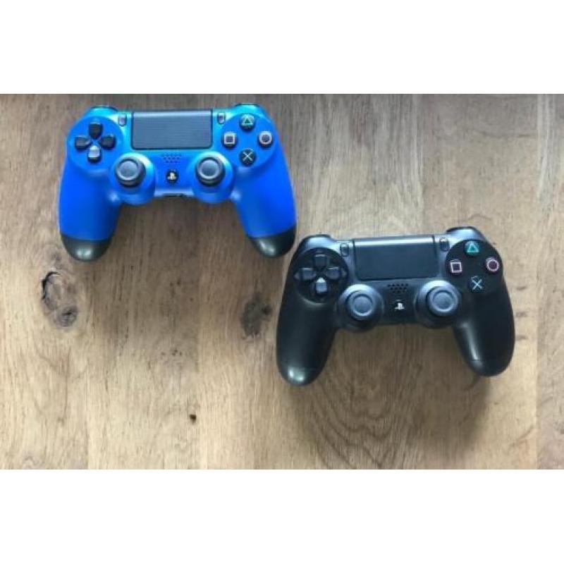 Playstation 4 500GB + 2 Controllers + 4 Games