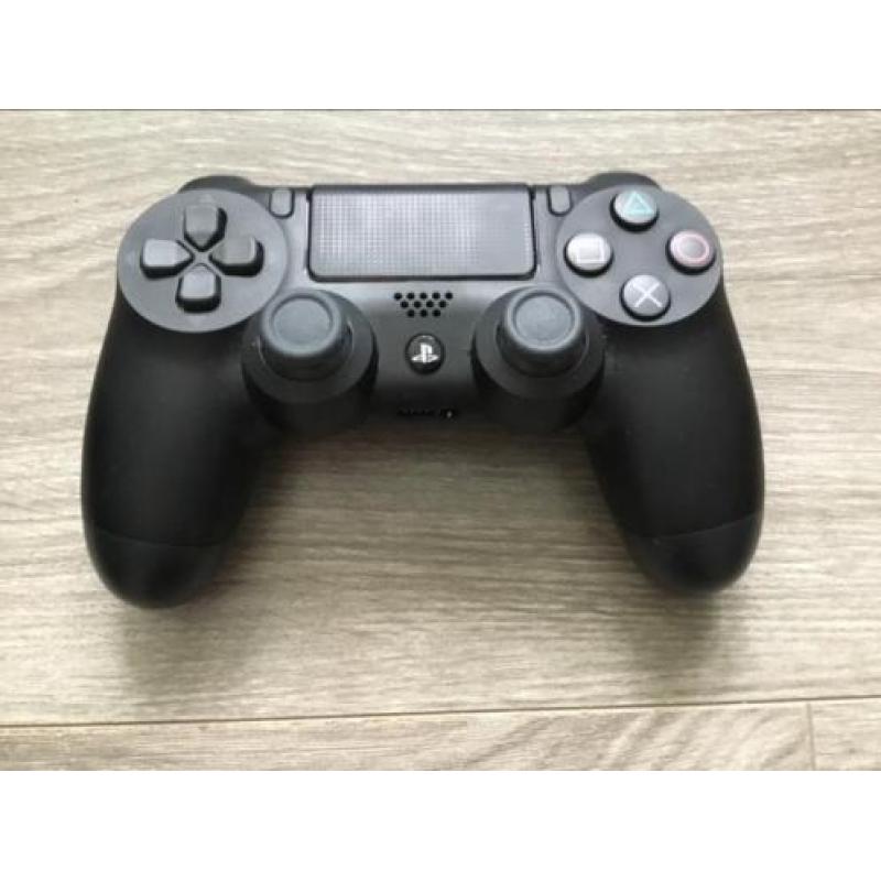 Playstation 4 + 8 spellen