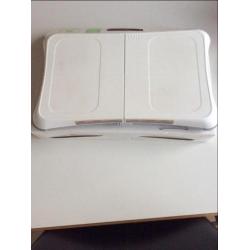 Nintendo Wii Plus + balancebord + 2 consoles