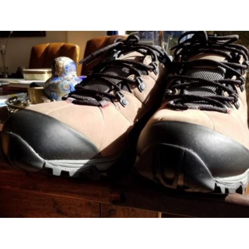 La Sportiva Genesis GTX, maat 45. Nieuw in doos!