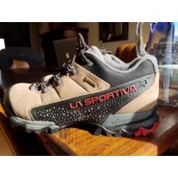 La Sportiva Genesis GTX, maat 45. Nieuw in doos!